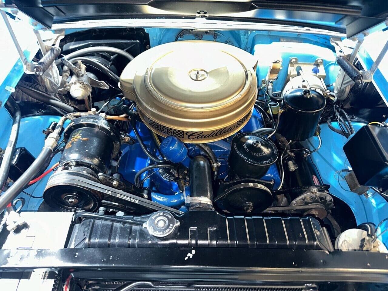 Cadillac-DeVille-1957-Coupe-4