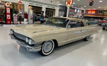 Cadillac-DeVille-1961-Convertible-1