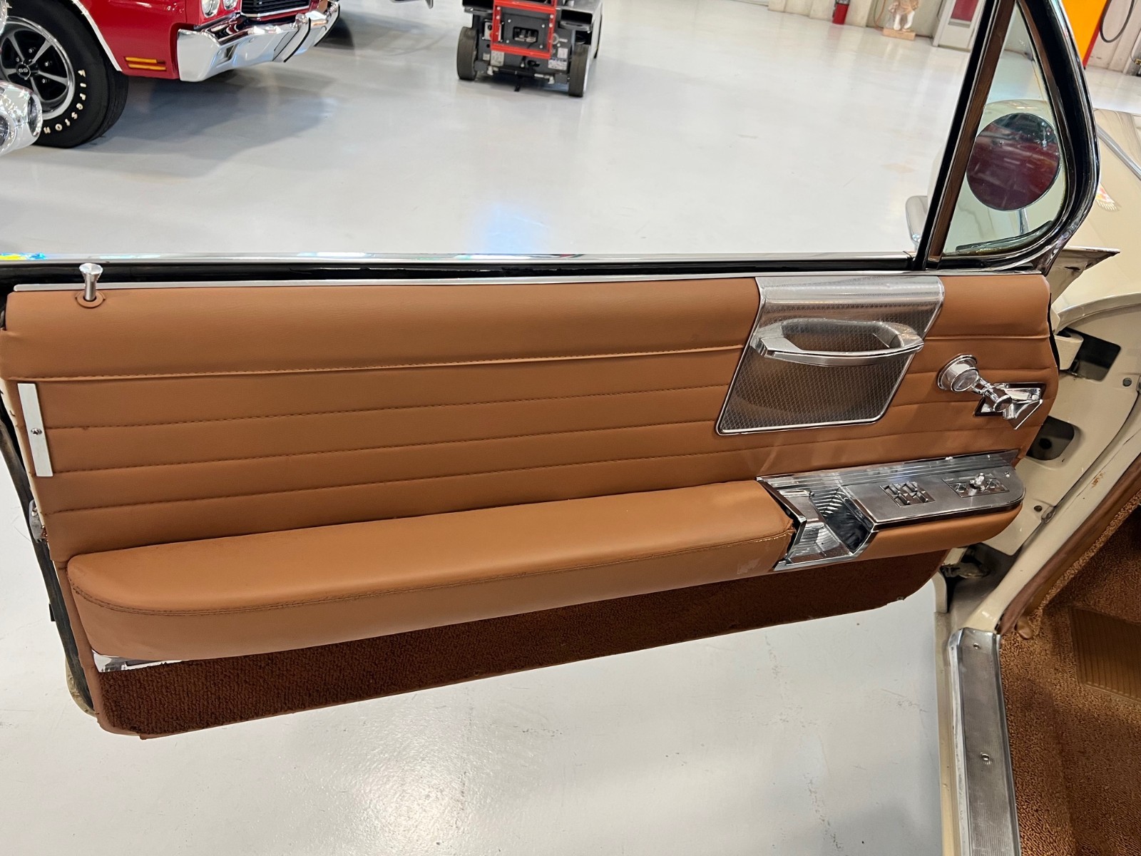 Cadillac-DeVille-1961-Convertible-12