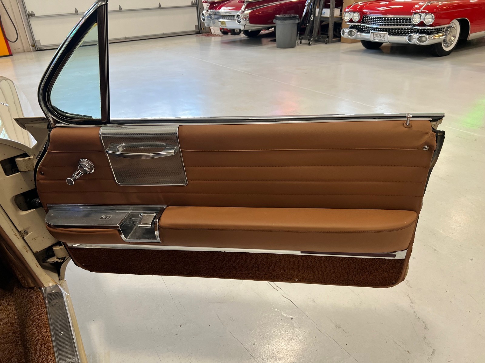 Cadillac-DeVille-1961-Convertible-13