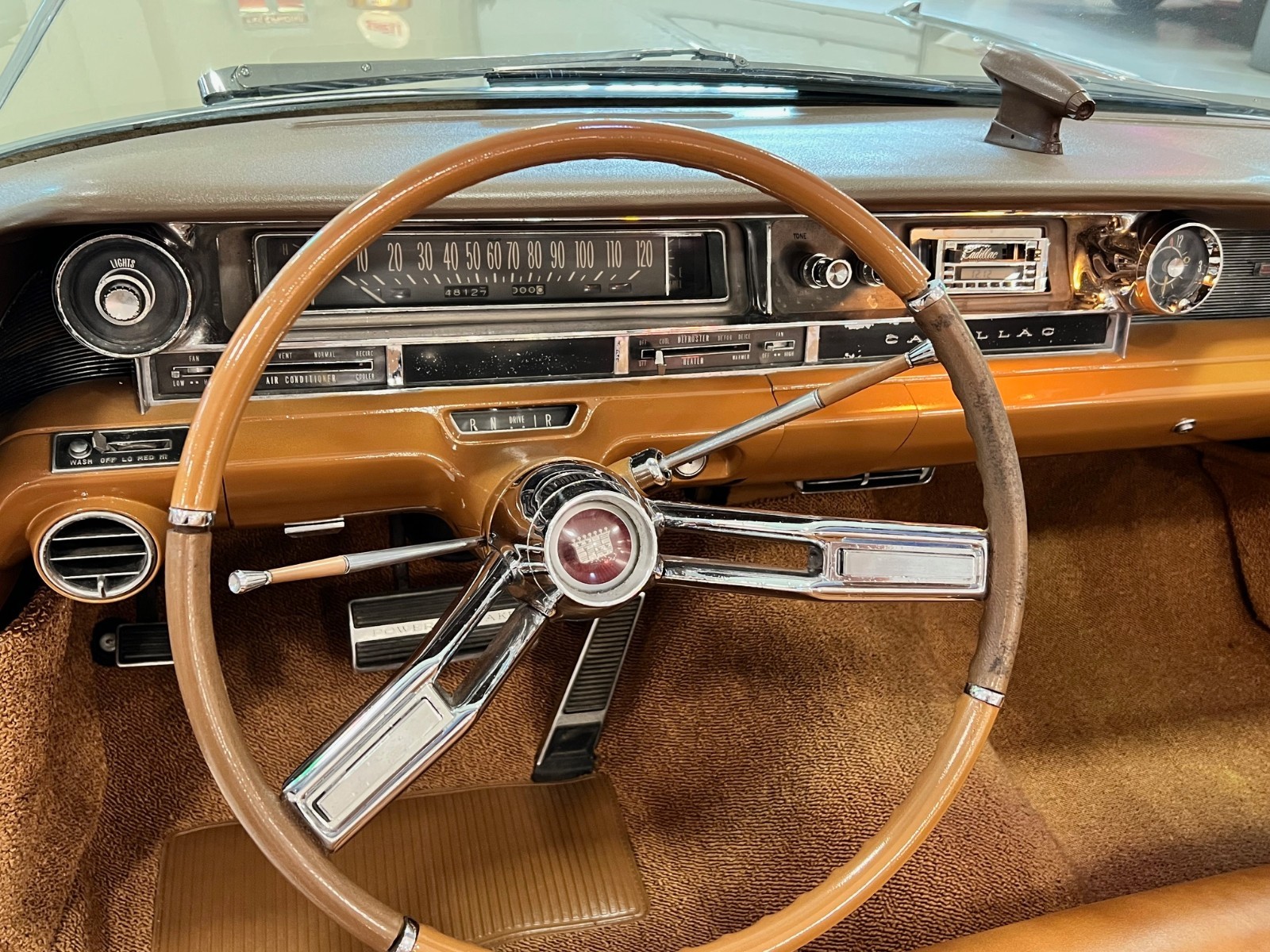 Cadillac-DeVille-1961-Convertible-14