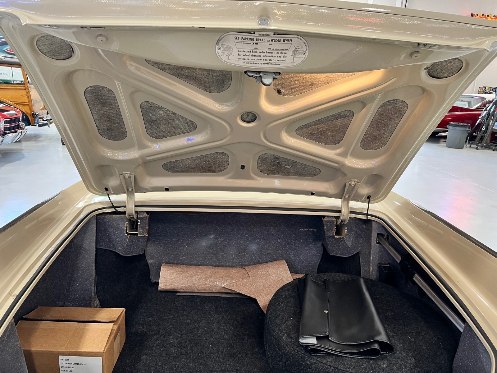 Cadillac-DeVille-1961-Convertible-18