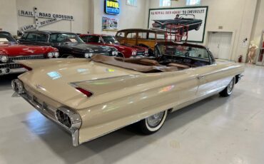 Cadillac-DeVille-1961-Convertible-2