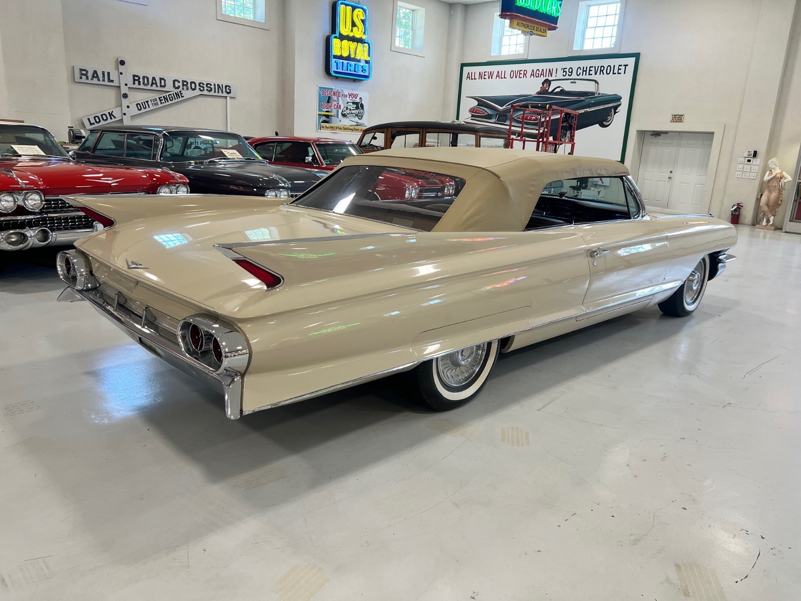 Cadillac-DeVille-1961-Convertible-5
