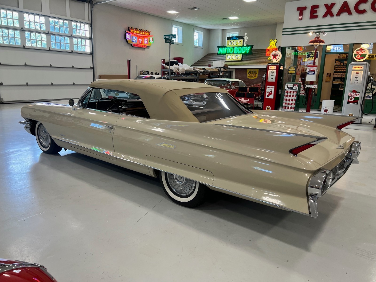 Cadillac-DeVille-1961-Convertible-6