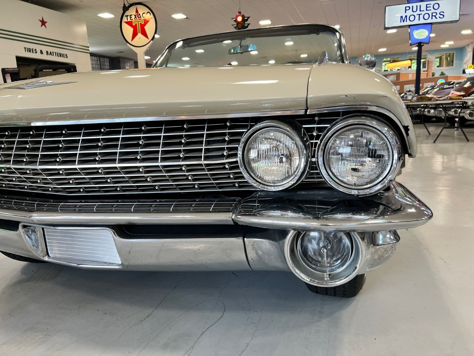 Cadillac-DeVille-1961-Convertible-8