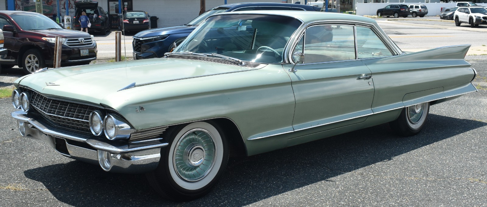 Cadillac-DeVille-1961-Coupe-1