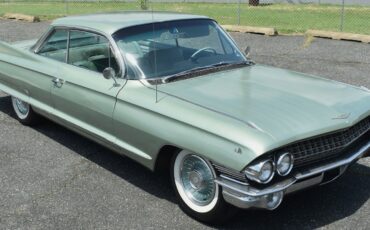 Cadillac-DeVille-1961-Coupe
