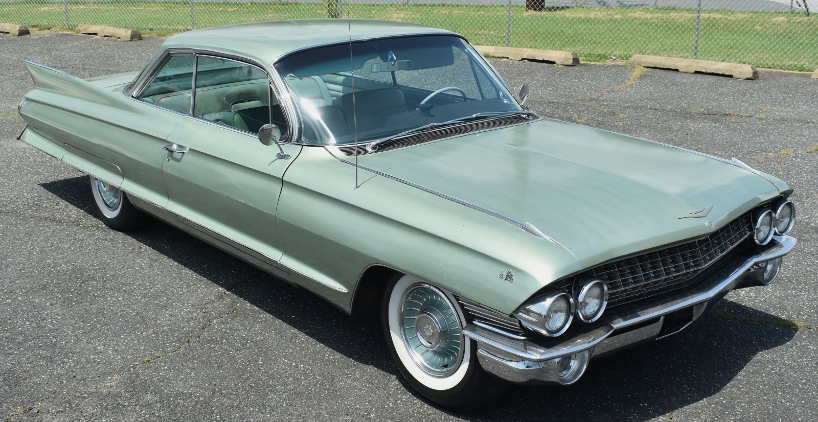 Cadillac-DeVille-1961-Coupe