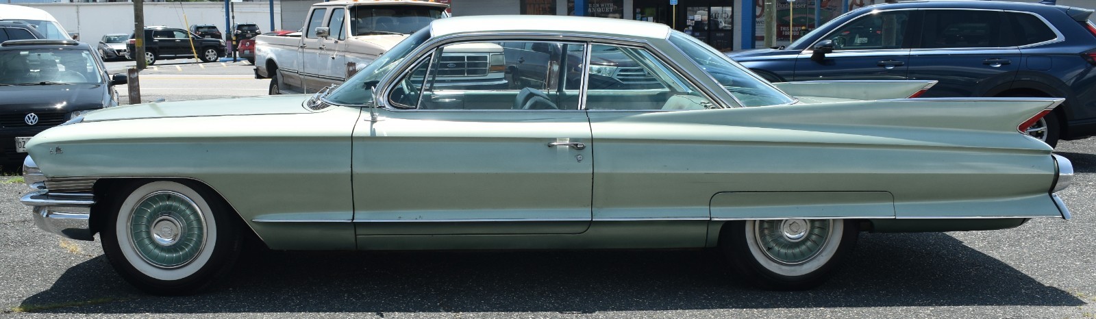 Cadillac-DeVille-1961-Coupe-3