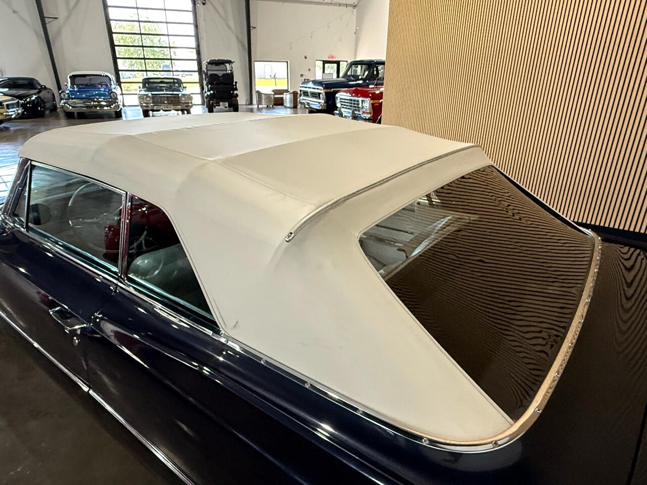 Cadillac-DeVille-1964-Classic-Car-10