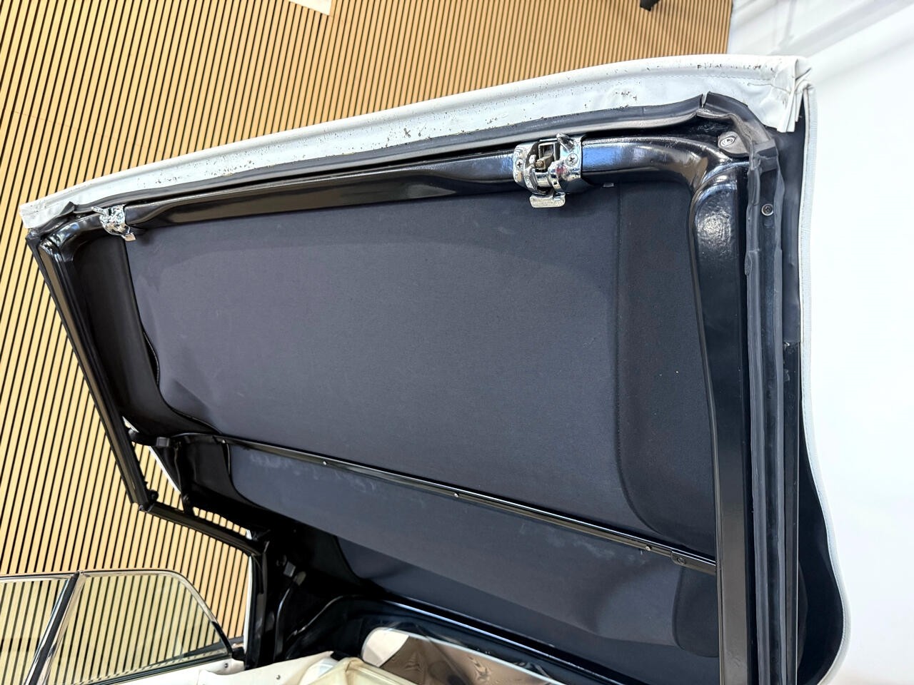 Cadillac-DeVille-1964-Classic-Car-12