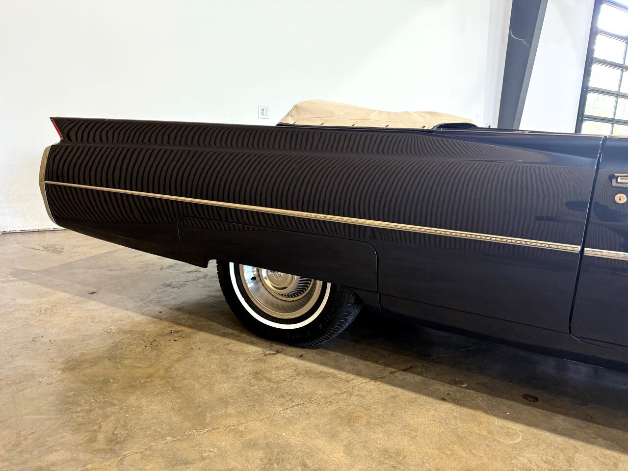Cadillac-DeVille-1964-Classic-Car-19