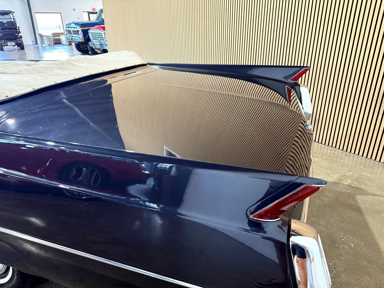 Cadillac-DeVille-1964-Classic-Car-21