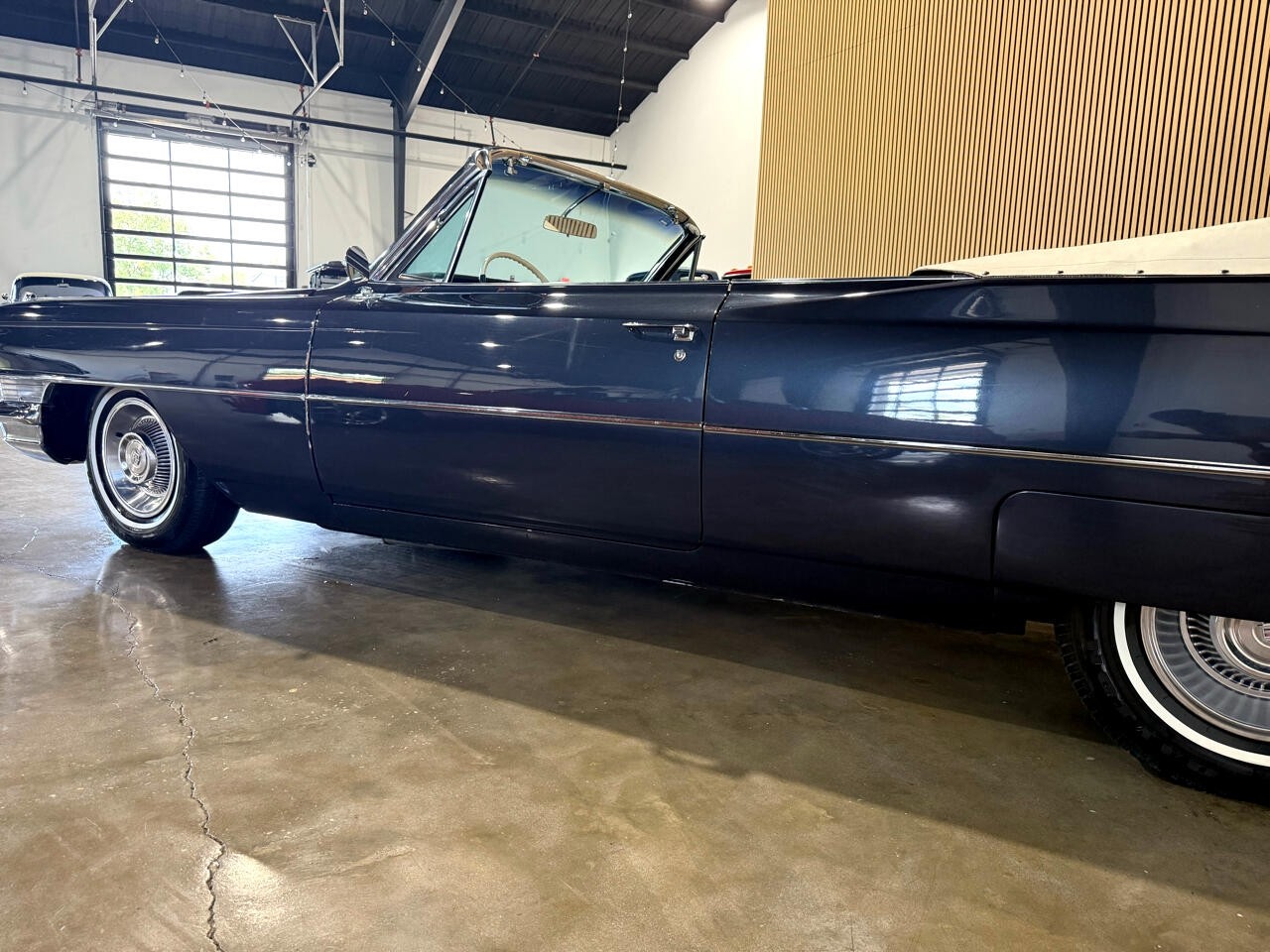 Cadillac-DeVille-1964-Classic-Car-22