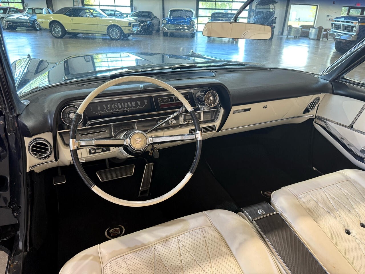 Cadillac-DeVille-1964-Classic-Car-24