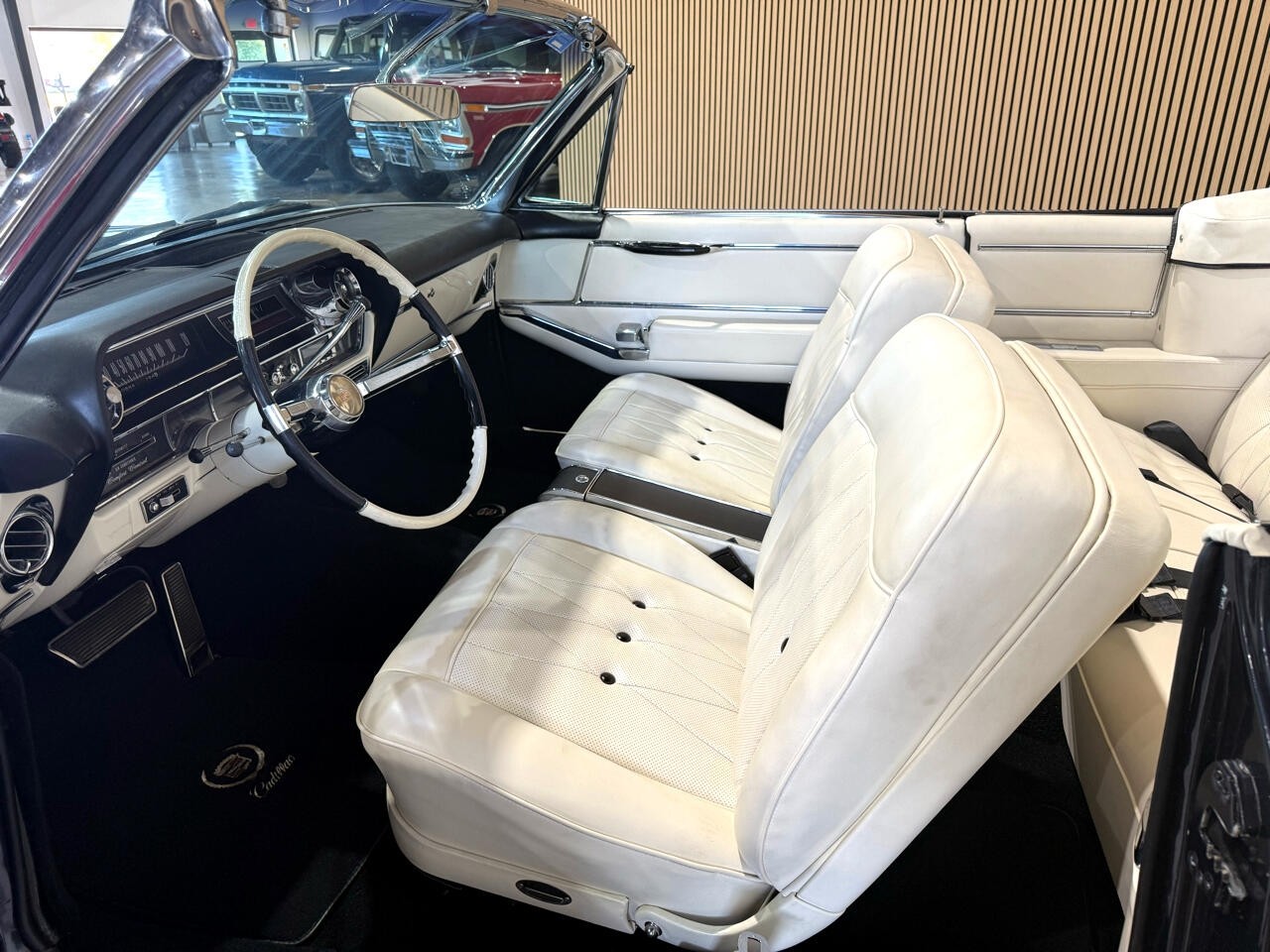 Cadillac-DeVille-1964-Classic-Car-26