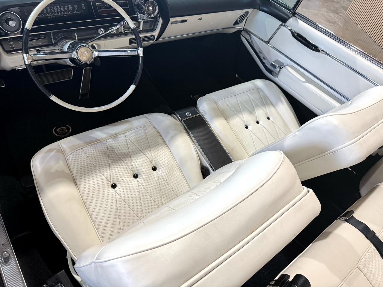 Cadillac-DeVille-1964-Classic-Car-31