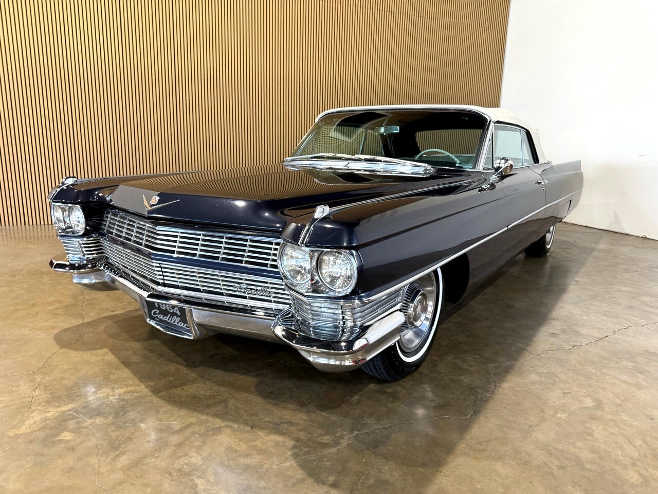 Cadillac-DeVille-1964-Classic-Car-5