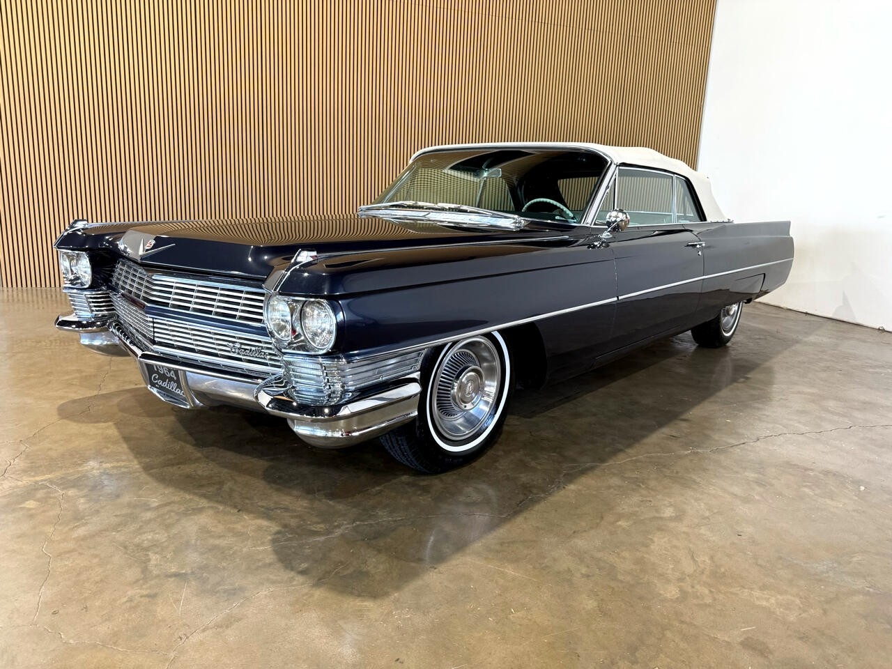 Cadillac-DeVille-1964-Classic-Car-6