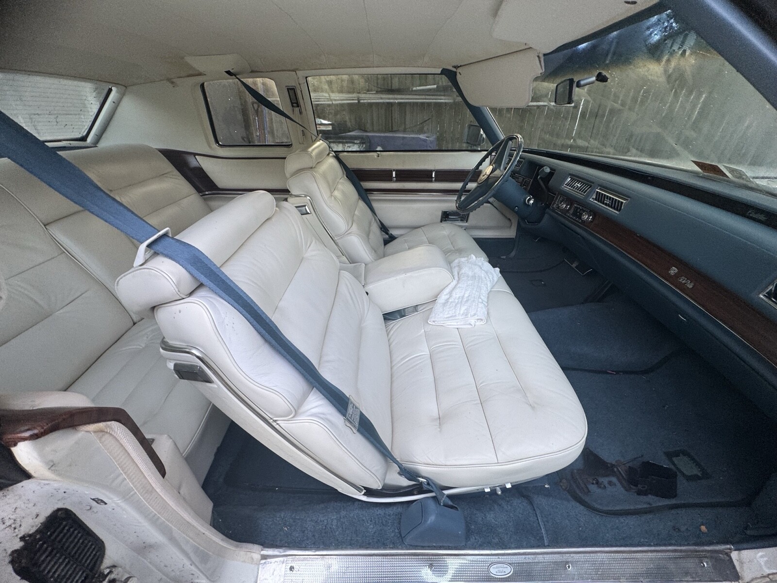 Cadillac-DeVille-1976-Coupe-14