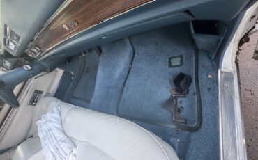 Cadillac-DeVille-1976-Coupe-17