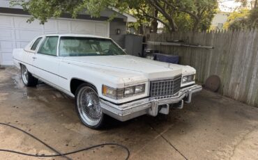 Cadillac-DeVille-1976-Coupe-2