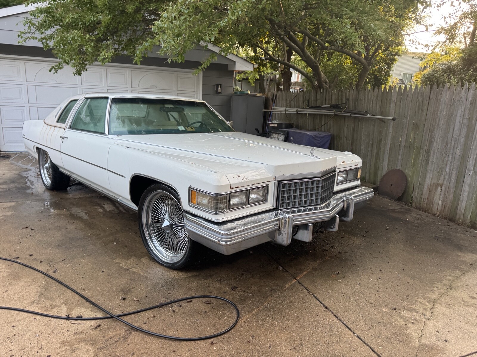 Cadillac-DeVille-1976-Coupe-2