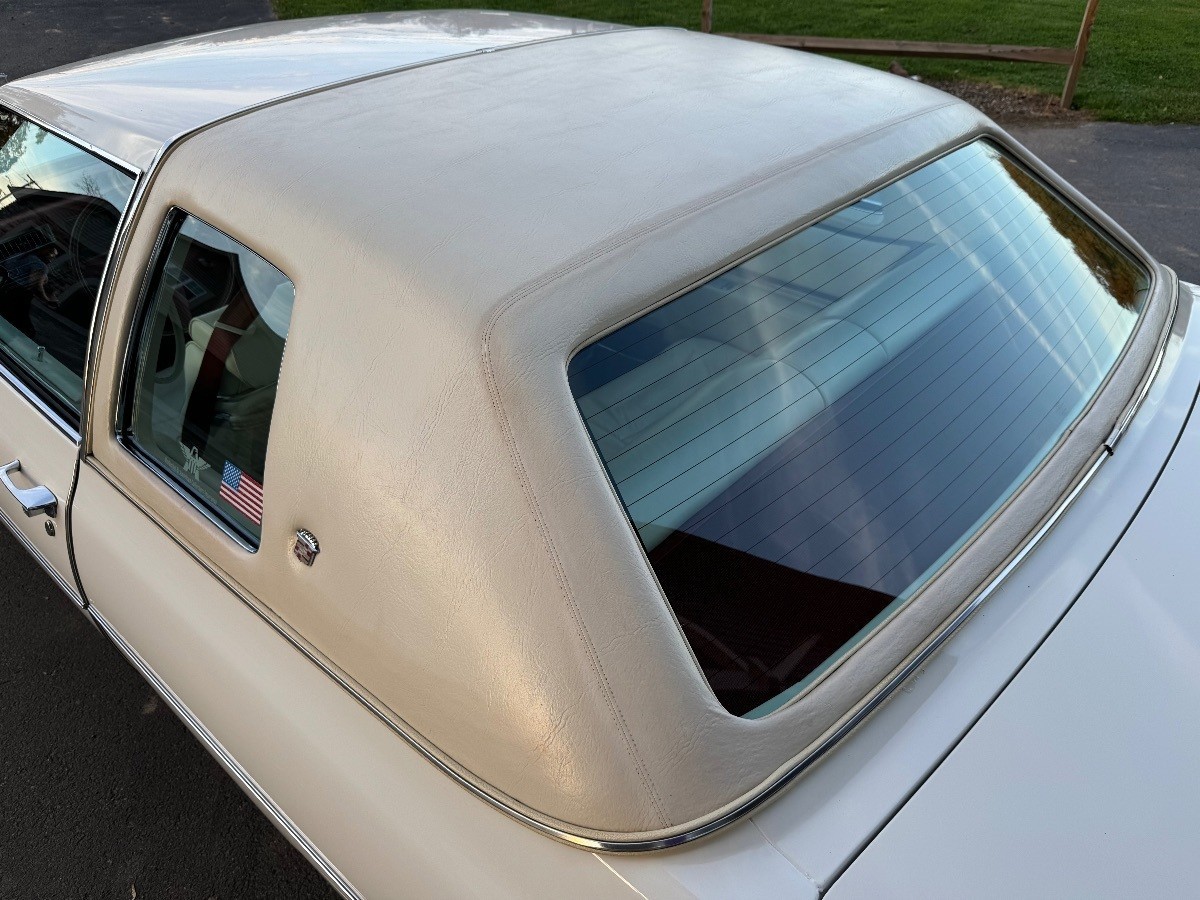 Cadillac-DeVille-1976-Coupe-31