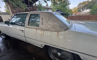 Cadillac-DeVille-1976-Coupe-8