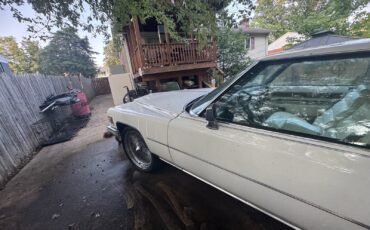 Cadillac-DeVille-1976-Coupe-9