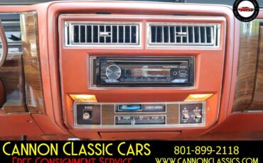 Cadillac-DeVille-1977-27