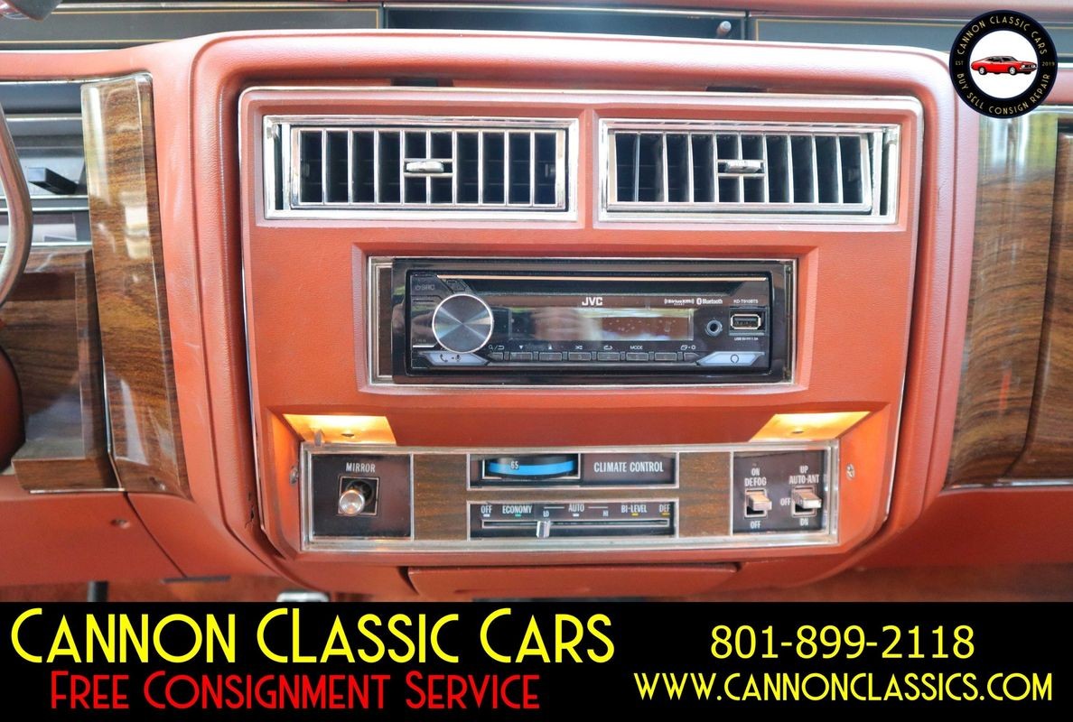 Cadillac-DeVille-1977-27