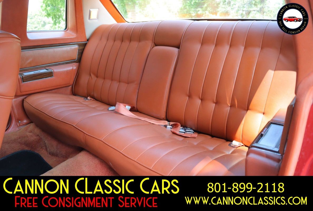 Cadillac-DeVille-1977-30