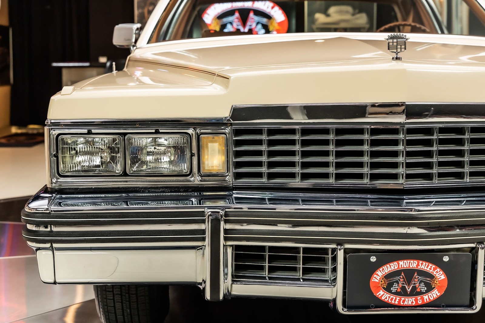 Cadillac-DeVille-1977-Coupe-19