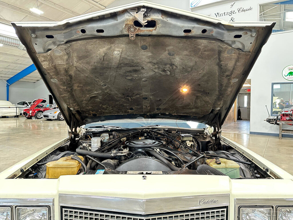 Cadillac-DeVille-1981-Coupe-10