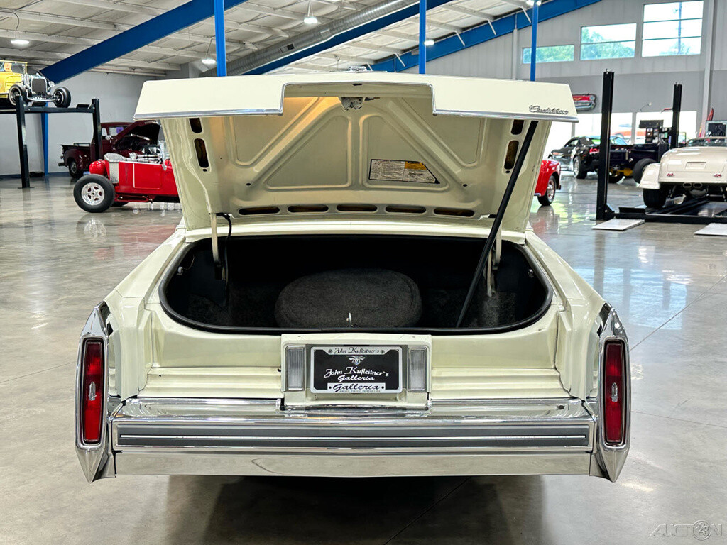 Cadillac-DeVille-1981-Coupe-15