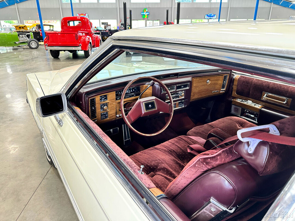 Cadillac-DeVille-1981-Coupe-19