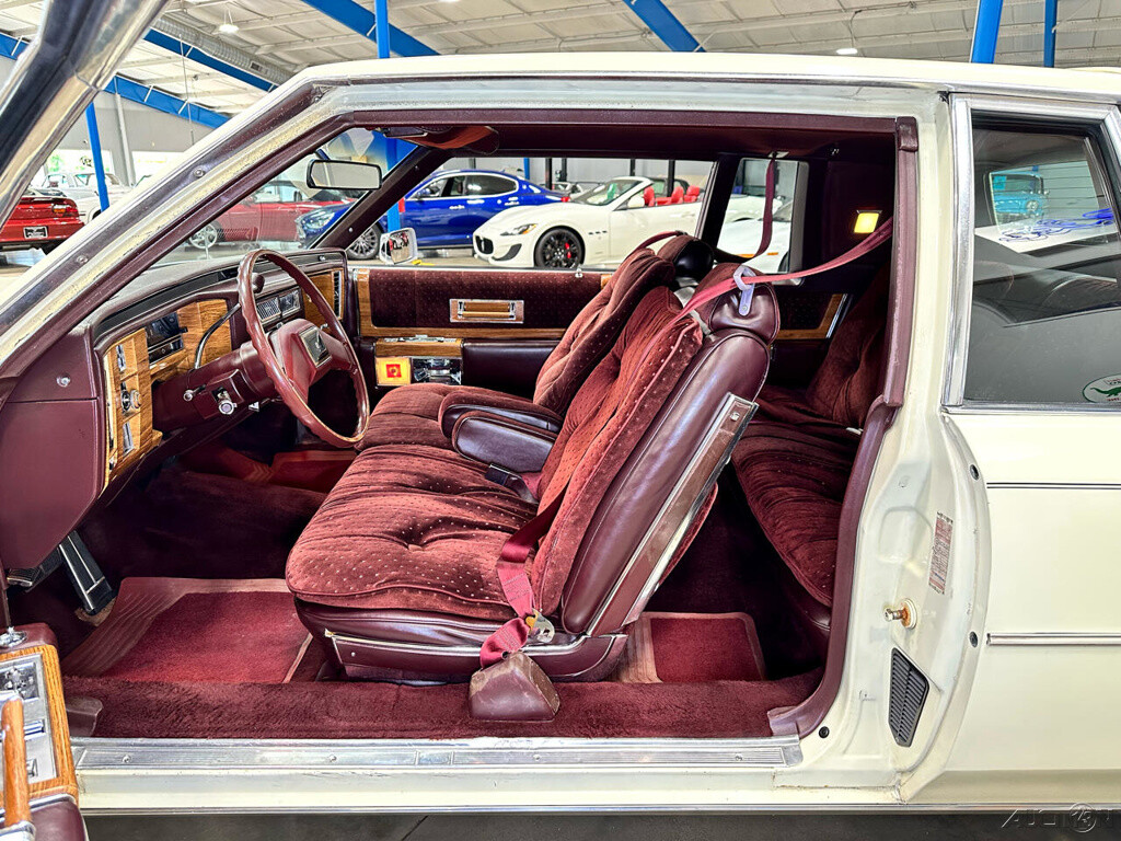 Cadillac-DeVille-1981-Coupe-21