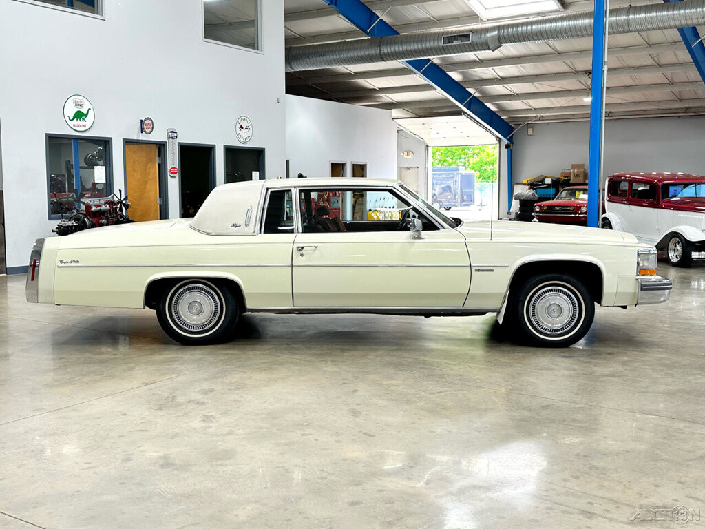 Cadillac-DeVille-1981-Coupe-7