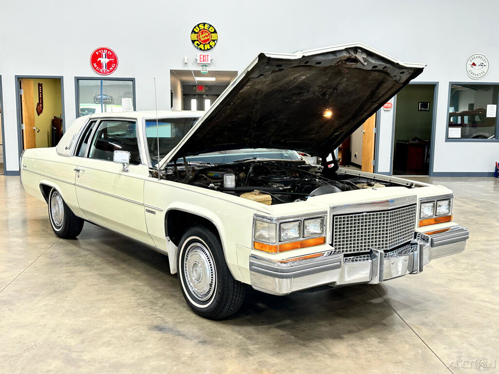 Cadillac-DeVille-1981-Coupe-8