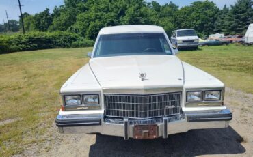 Cadillac-DeVille-1985-Sedan-6
