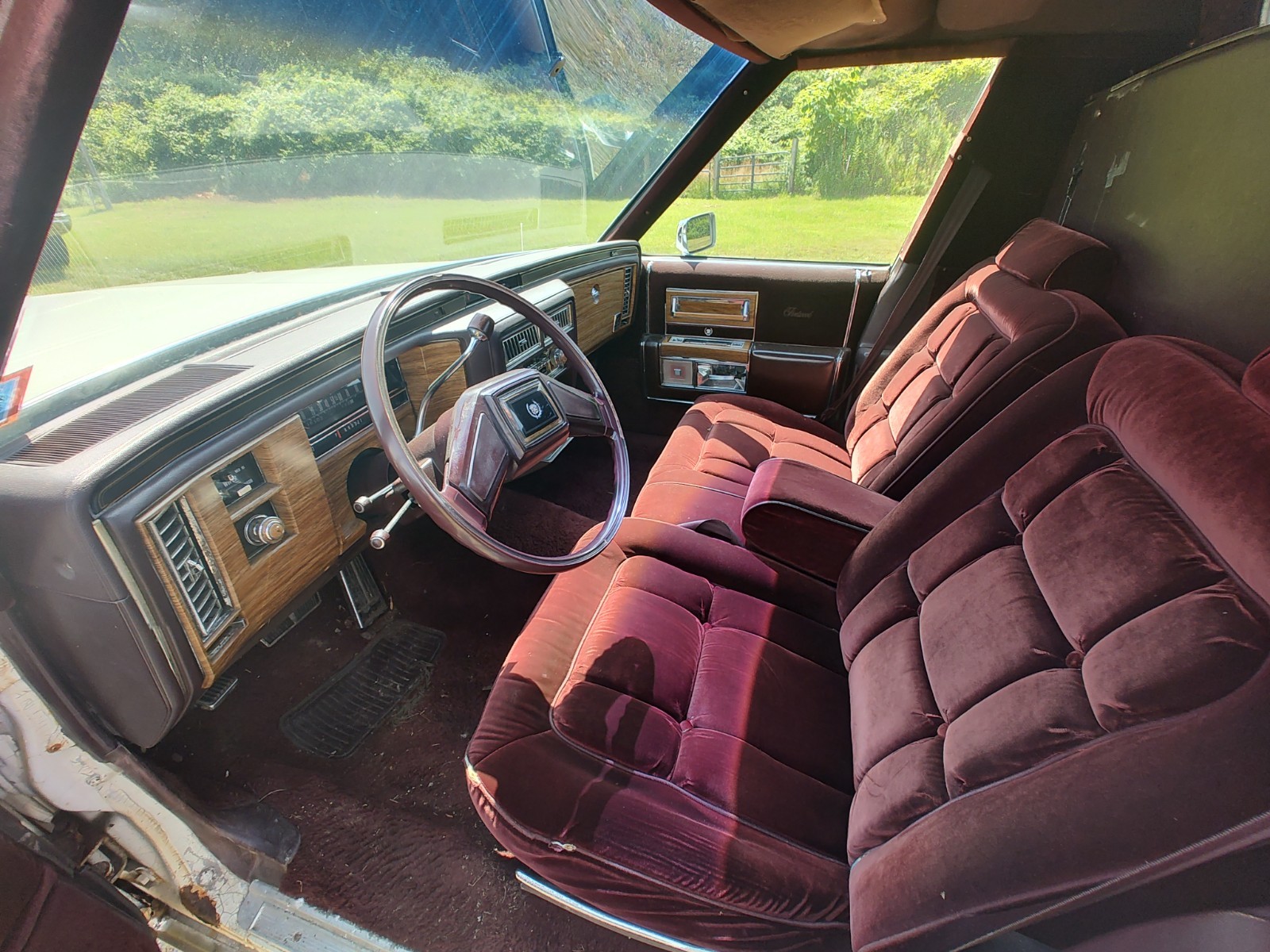 Cadillac-DeVille-1985-Sedan-9