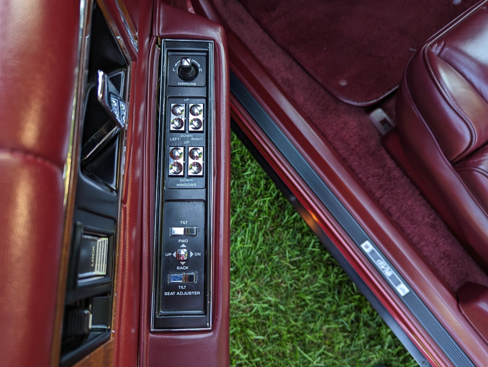 Cadillac-DeVille-1988-Coupe-25