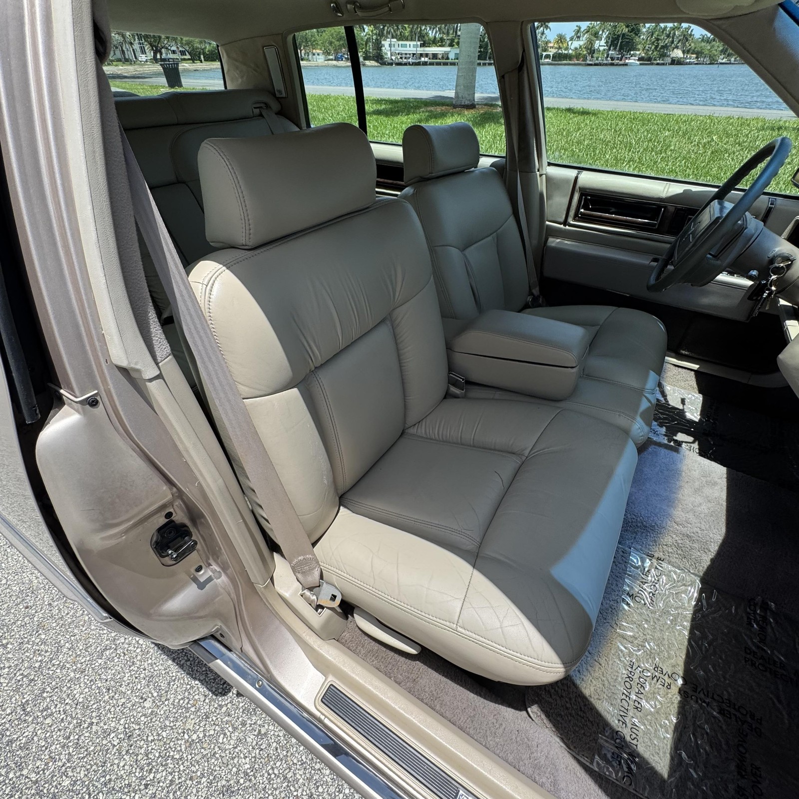 Cadillac-DeVille-1993-Sedan-16
