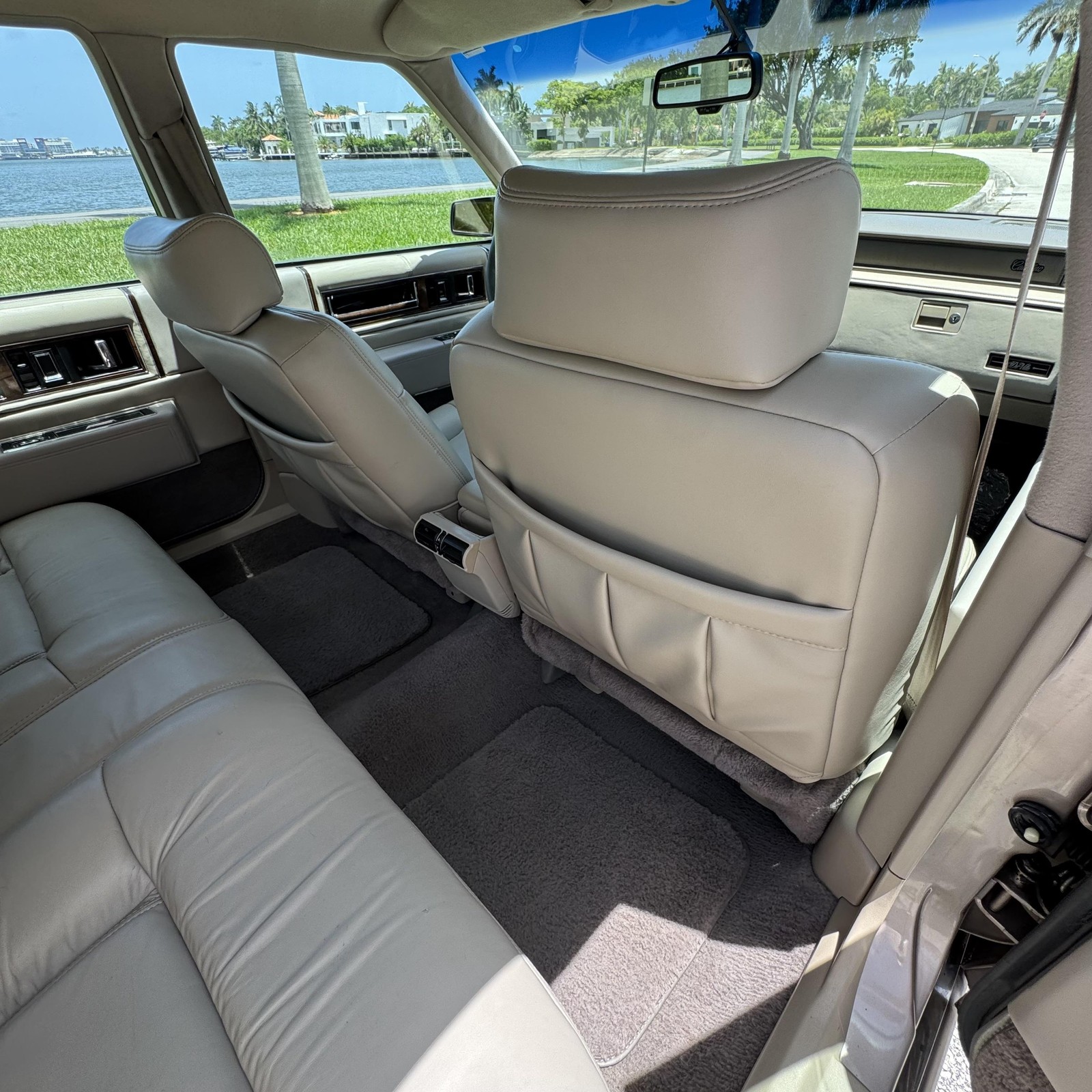 Cadillac-DeVille-1993-Sedan-17