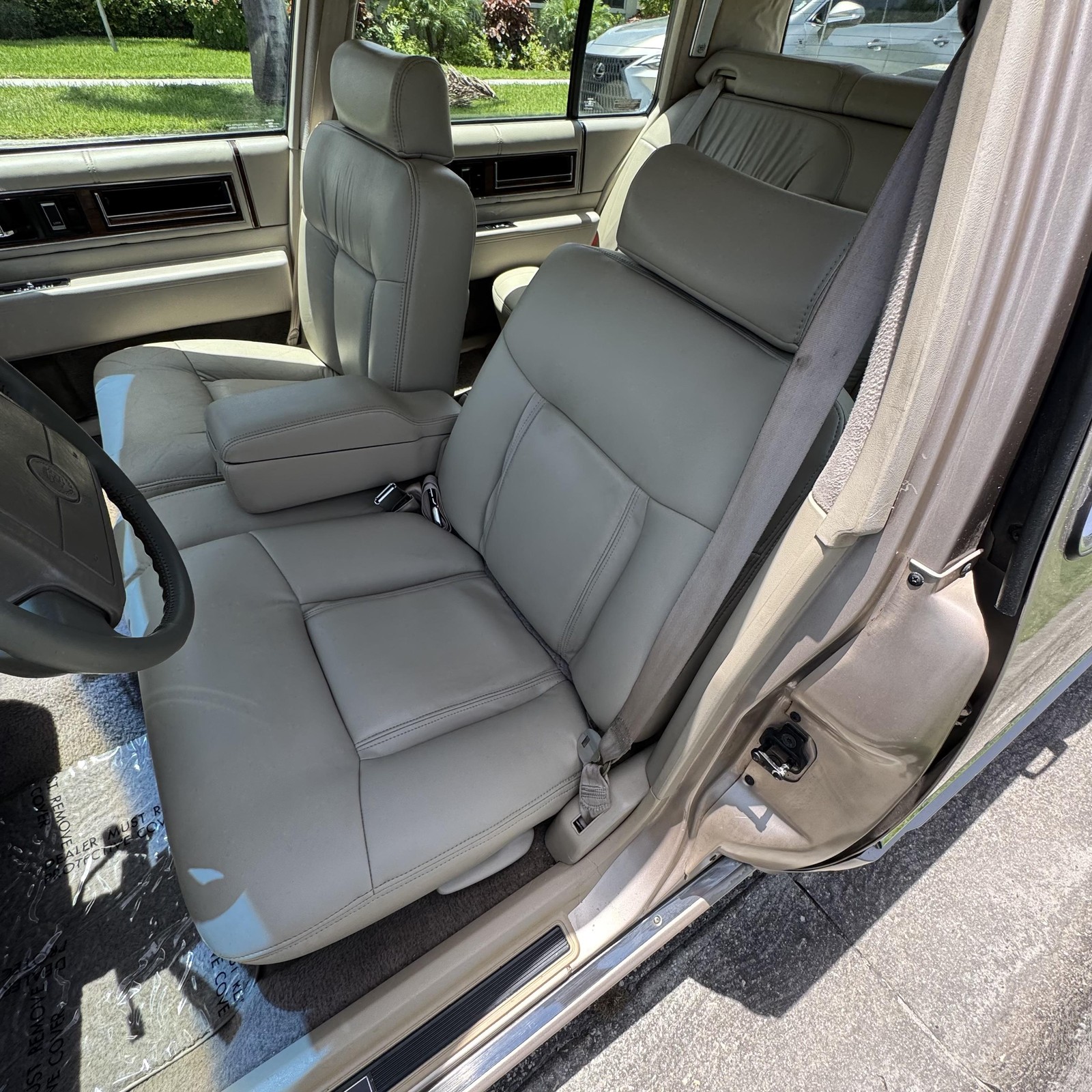 Cadillac-DeVille-1993-Sedan-21