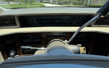 Cadillac-DeVille-1993-Sedan-24