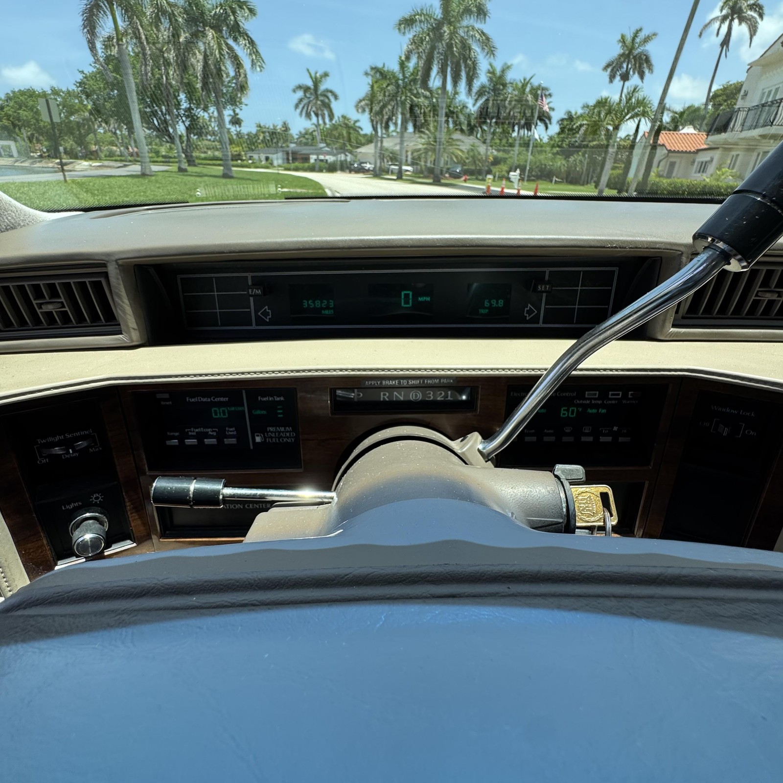 Cadillac-DeVille-1993-Sedan-24