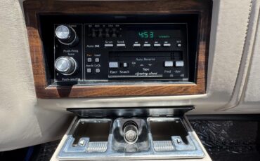 Cadillac-DeVille-1993-Sedan-27